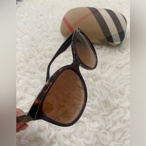 BURBERRY SUNGLASS 🤎🤎🤎 - Picture 4 of 9